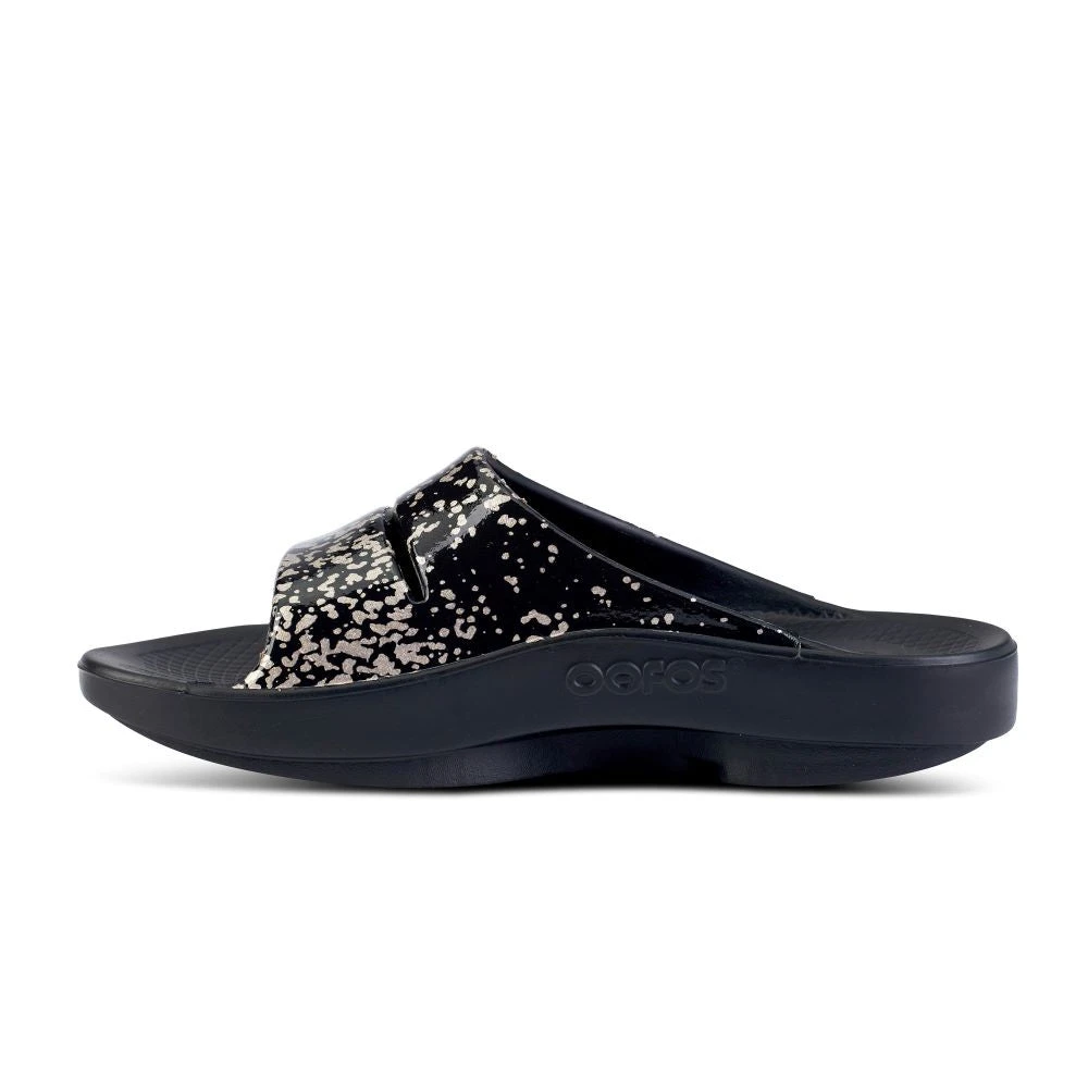 'OOFOS' Women's OOahh Slide Limited Edition - Black / Champagne Pop - Image 6