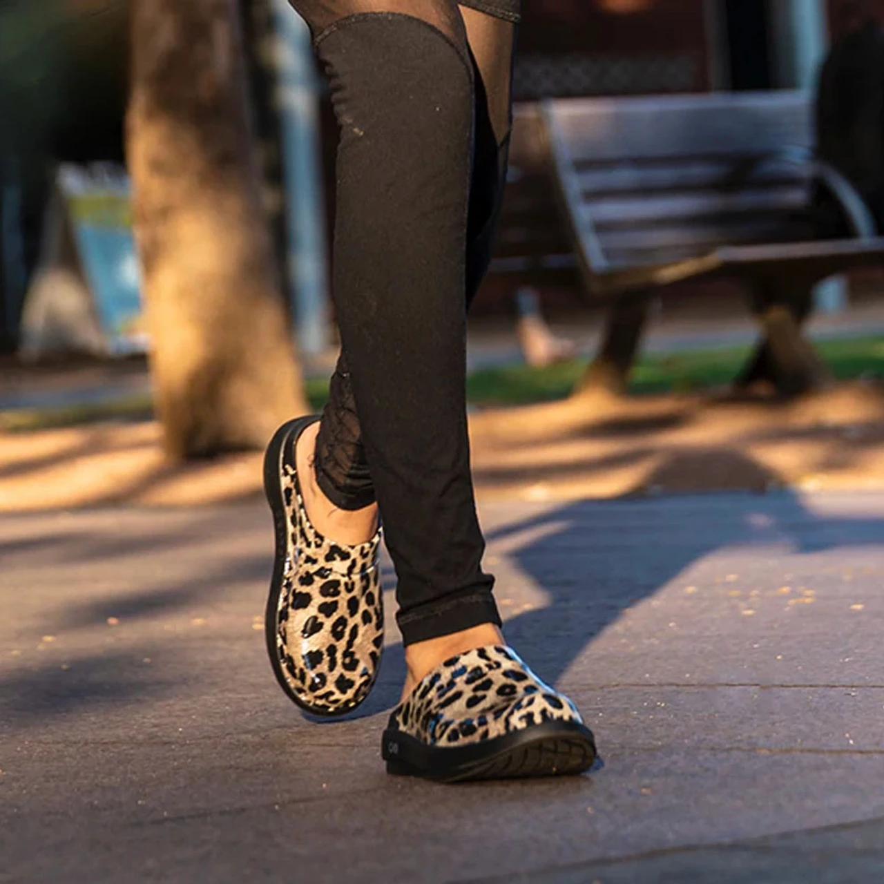 OOFOS Women's OOcloog Limited Edition - Cheetah - Image 8