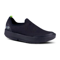 OOFOS Women's OOmg EeZee Low - Black