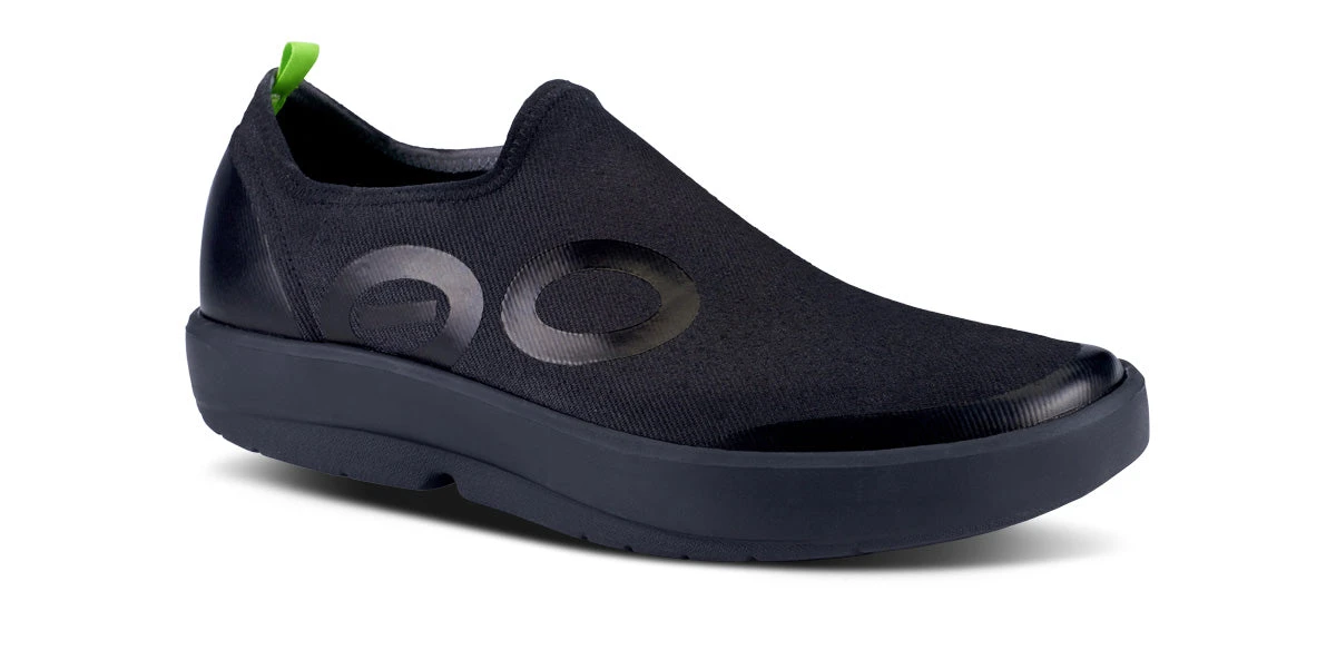 OOfos Men's OOmg EeZee Low Shoe - Black