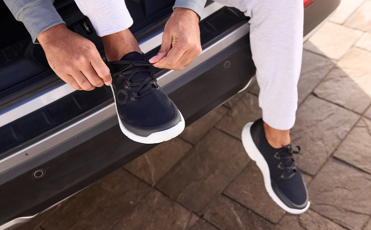 OOfos Men's OOmg Sport LS Low Shoe - White Black - Image 4