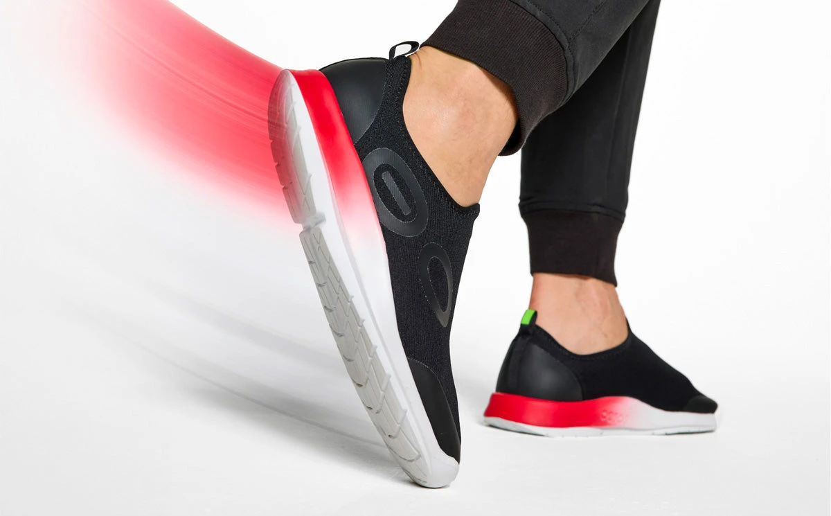 OOfos Men's OOmg Sport Low Shoe - Fire Fade - Image 4