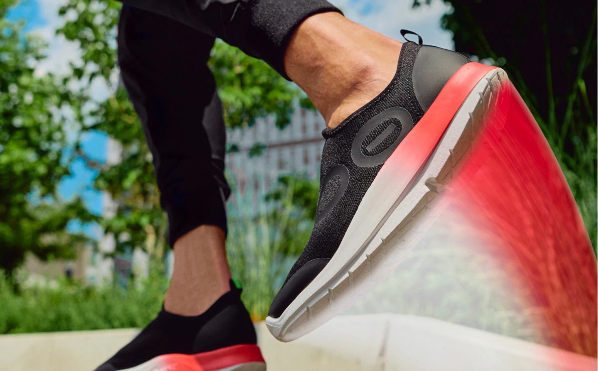 OOfos Men's OOmg Sport Low Shoe - Fire Fade - Image 5