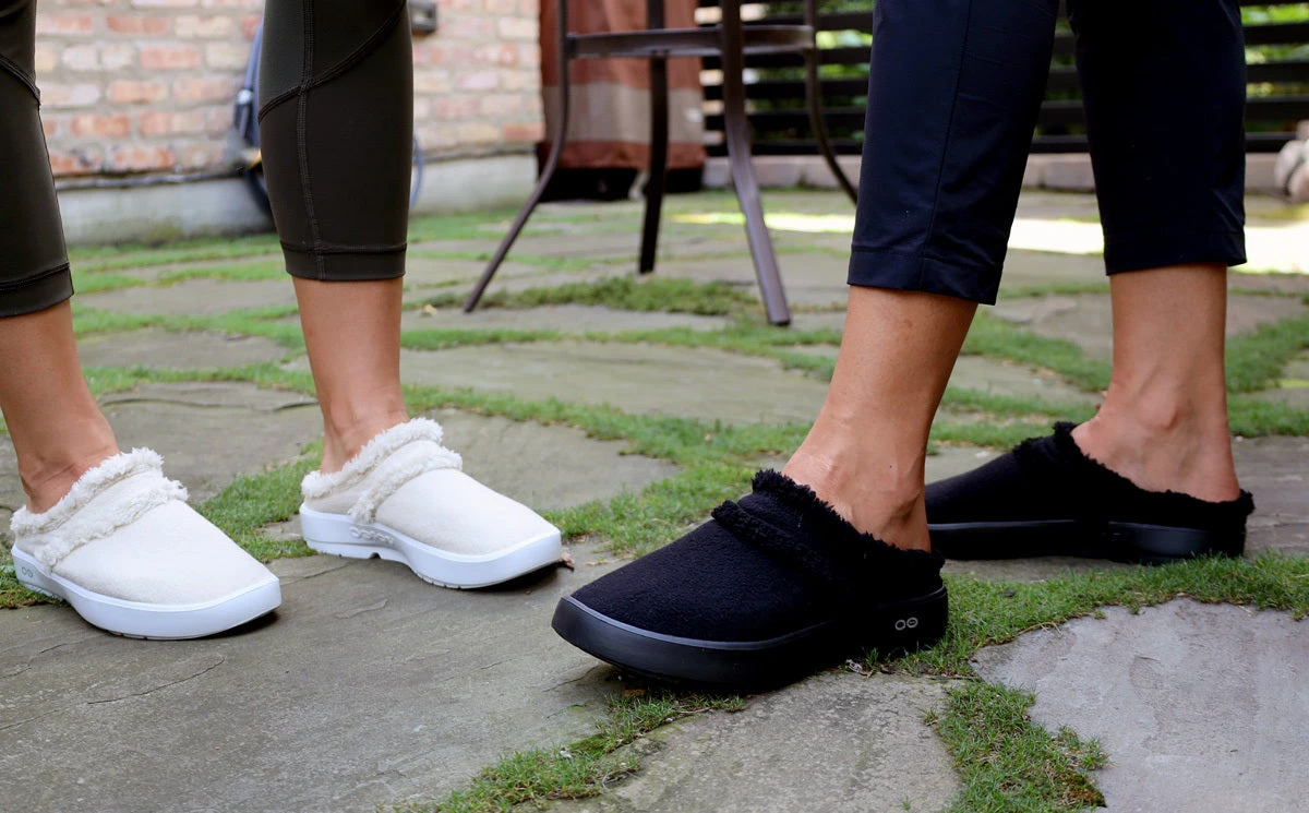 OOfos Women's OOcoozie Mule Shoe - Black - Image 5